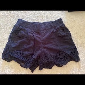 Laced trim shorts